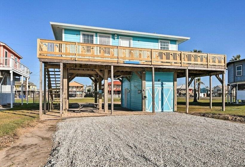 Surfside Escape W/ Deck ~ 1 Block To Beach!