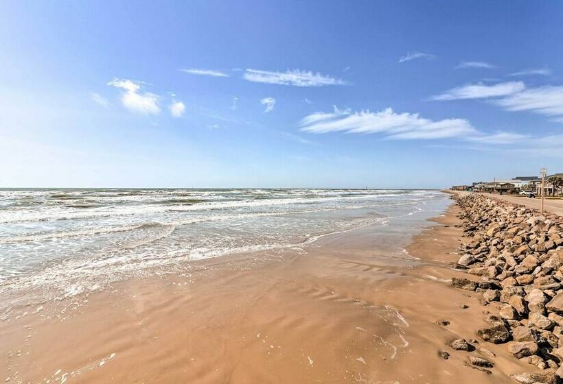 Surfside Escape W/ Deck ~ 1 Block To Beach!