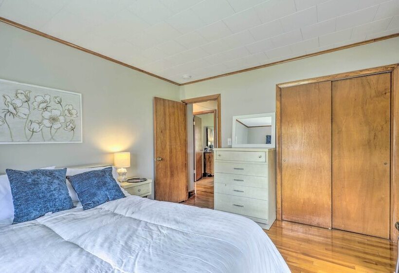 Tasteful Country Home On 5 Acres ~ 3 Mi To Lake!