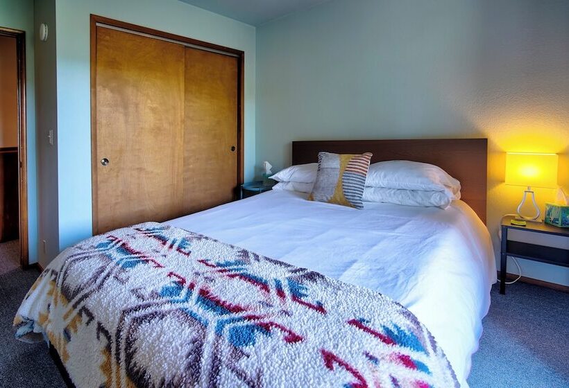 The Atomic Squirrel Lodge Lake Gregory Getaway!