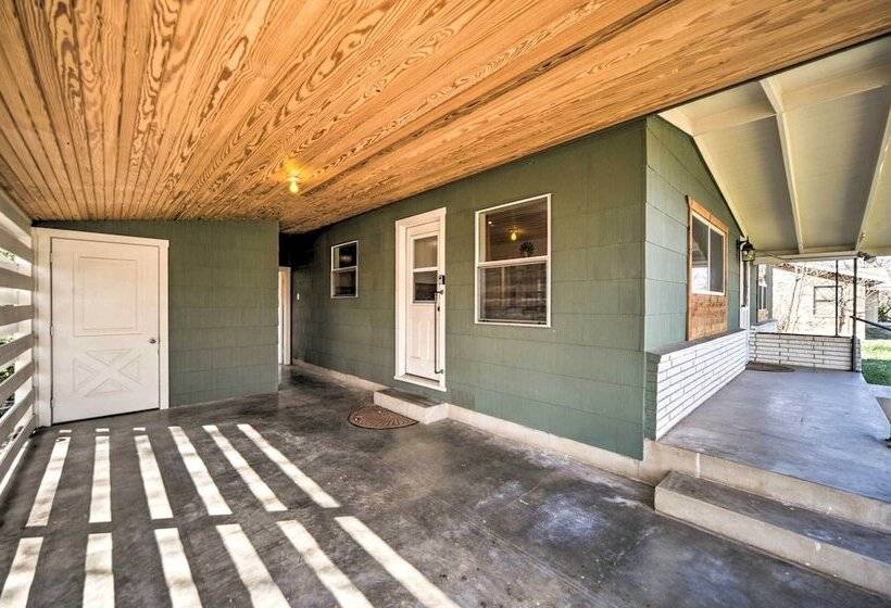 The Blue Tub  In Downtown Fredericksburg!