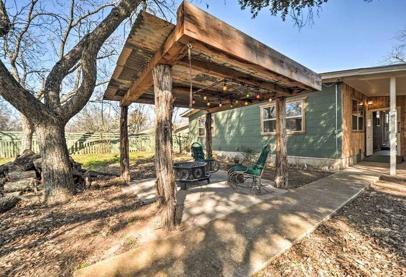 The Blue Tub  In Downtown Fredericksburg!