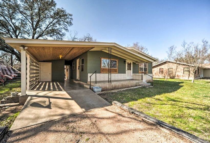 The Blue Tub  In Downtown Fredericksburg!