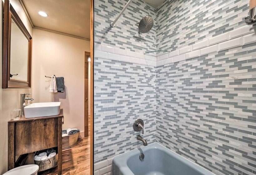 The Blue Tub  In Downtown Fredericksburg!