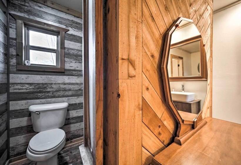 The Blue Tub  In Downtown Fredericksburg!