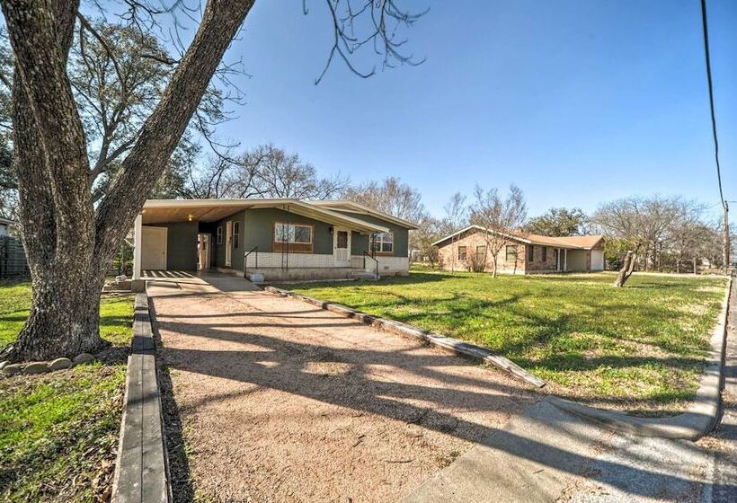 The Blue Tub  In Downtown Fredericksburg!