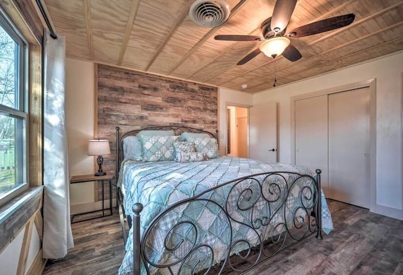 The Blue Tub  In Downtown Fredericksburg!