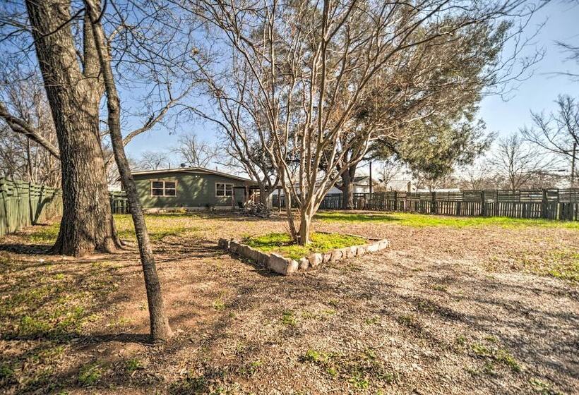 The Blue Tub  In Downtown Fredericksburg!