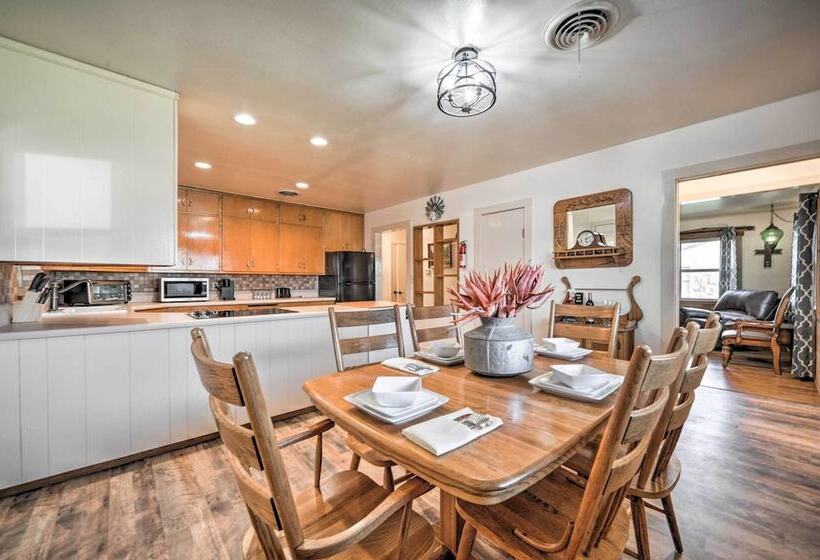 The Blue Tub  In Downtown Fredericksburg!