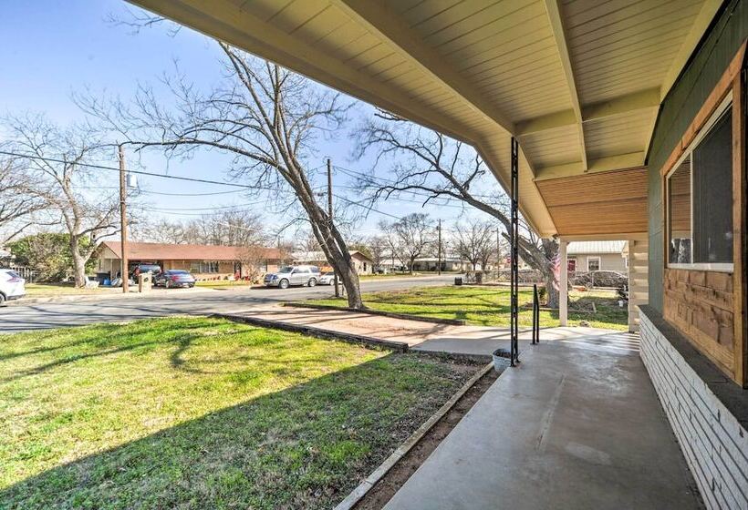 The Blue Tub  In Downtown Fredericksburg!