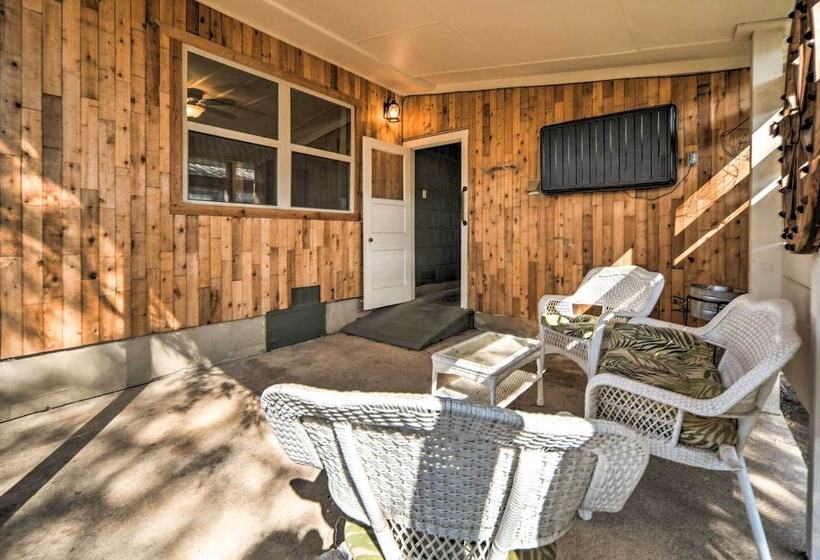 The Blue Tub  In Downtown Fredericksburg!