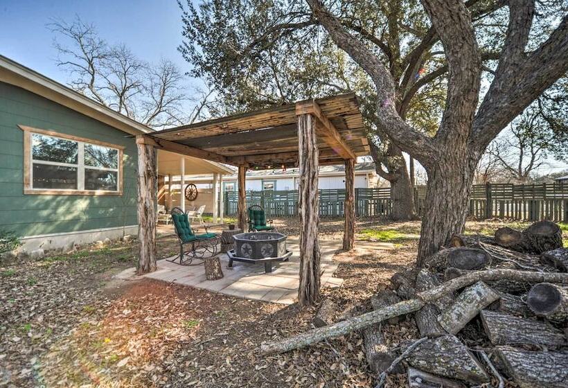 The Blue Tub  In Downtown Fredericksburg!