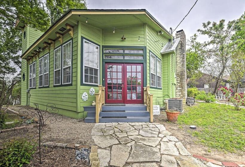 The Lilly House: Historic Glen Rose Home W/ Porch!