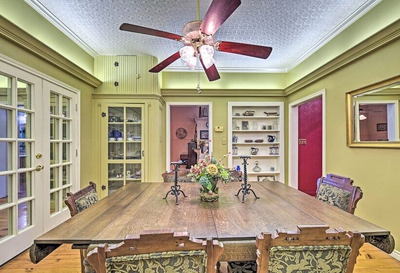 The Lilly House: Historic Glen Rose Home W/ Porch!