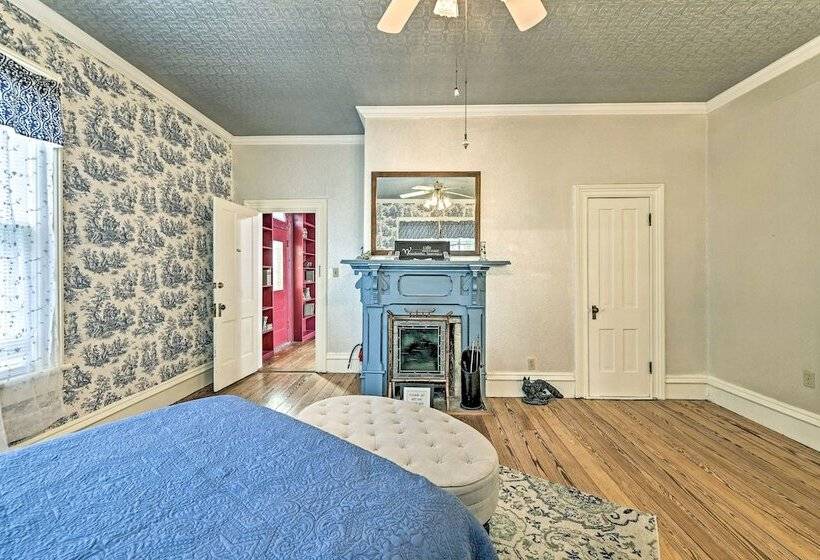 The Lilly House: Historic Glen Rose Home W/ Porch!