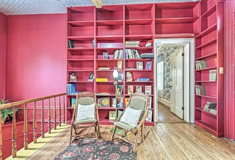 The Lilly House: Historic Glen Rose Home W/ Porch!