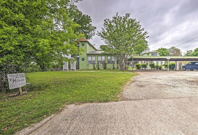 The Lilly House: Historic Glen Rose Home W/ Porch!