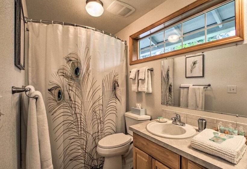 The Peacock House    Waterfront Home W/ Hot Tub!