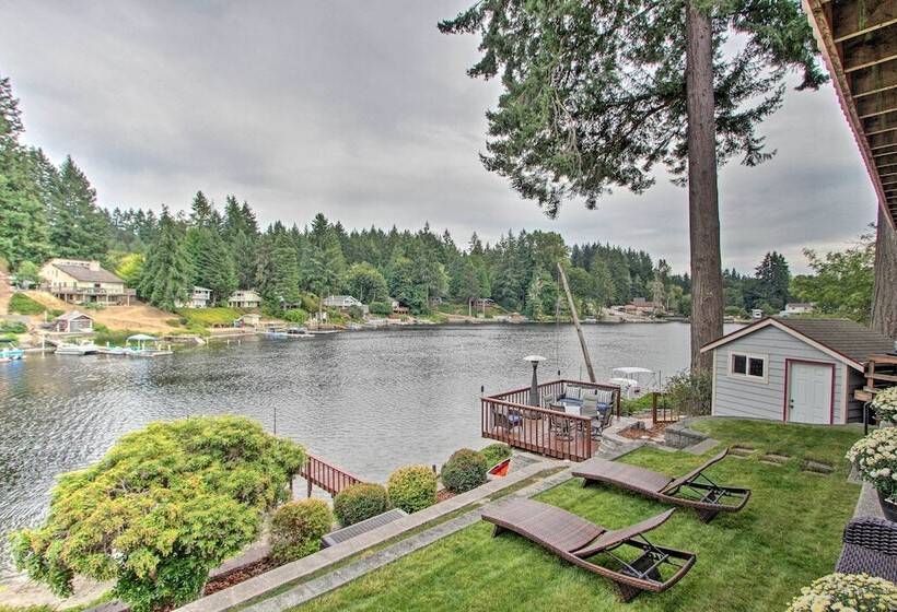 The Peacock House    Waterfront Home W/ Hot Tub!