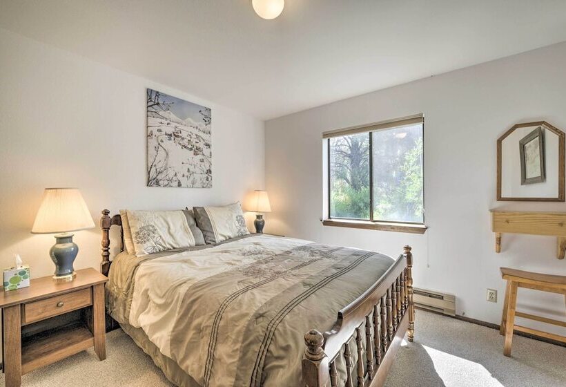 The River Home  Cabin W/ Yard: Near Wolf Creek!