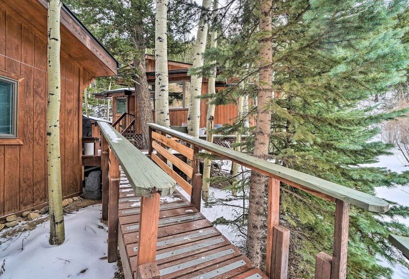 Cabin On Clear Creek: A Hobbits Retreat!