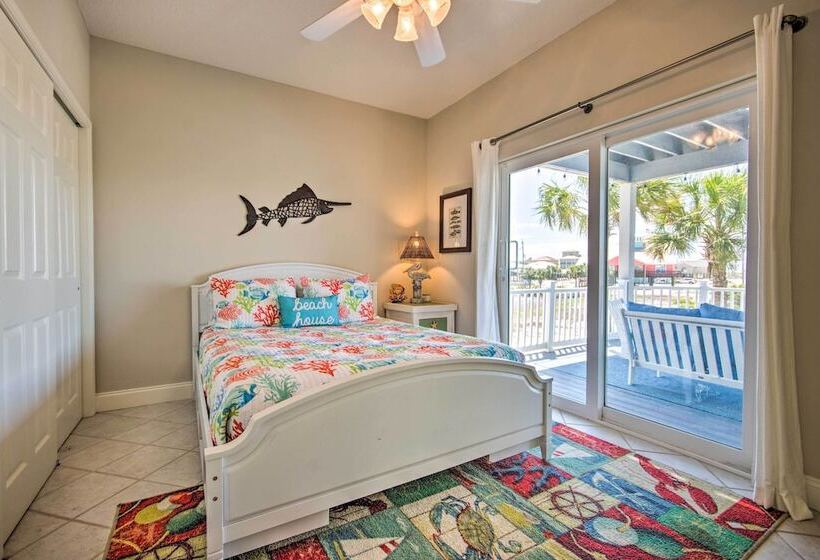 The  Summer Breeze  Retreat   Near Navarre Beach!