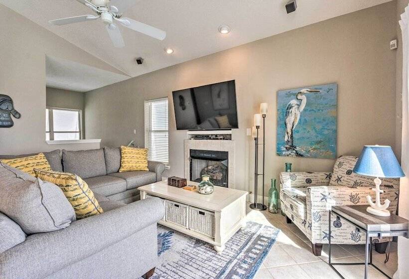 The  Summer Breeze  Retreat   Near Navarre Beach!