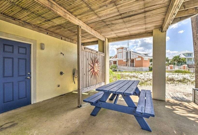 The  Summer Breeze  Retreat   Near Navarre Beach!