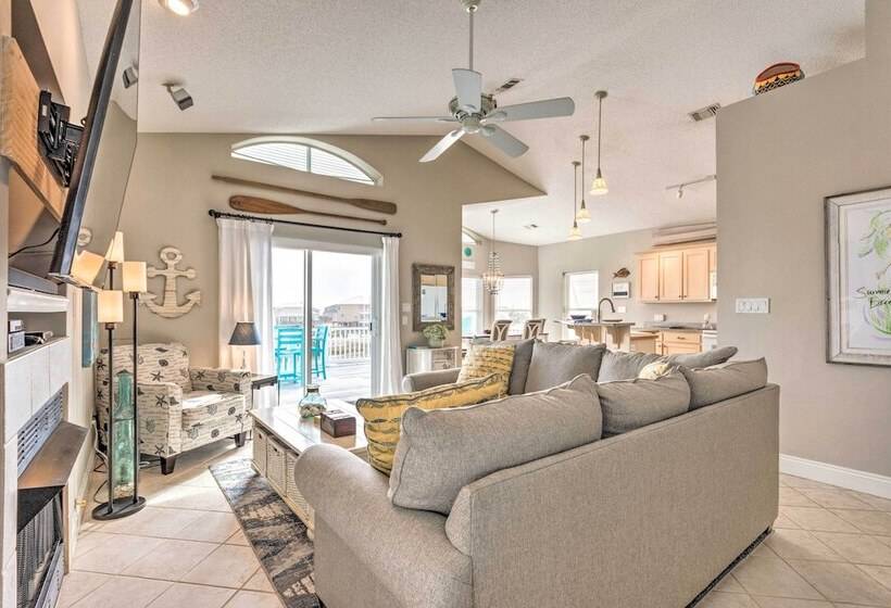 The  Summer Breeze  Retreat   Near Navarre Beach!