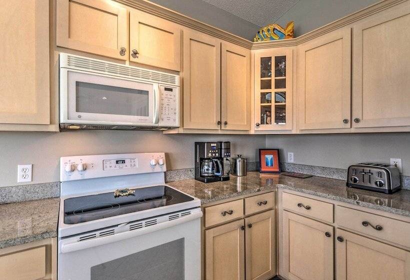 The  Summer Breeze  Retreat   Near Navarre Beach!