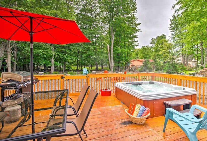 Jacuzzi & Resort Amenities: Tobyhanna Family Home!