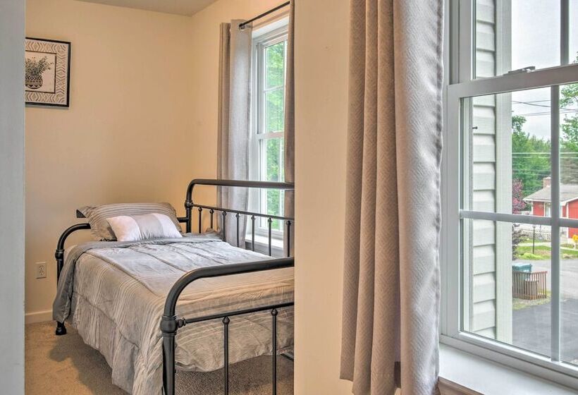 Jacuzzi & Resort Amenities: Tobyhanna Family Home!