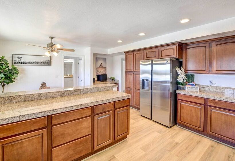 Tranquil Home W/ Pool 14 Mi To Joshua Tree!