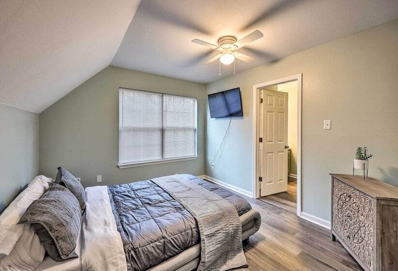 Tranquil Retreat W/ Dock On Lake Hamilton!