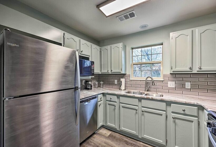 Tranquil Retreat W/ Dock On Lake Hamilton!