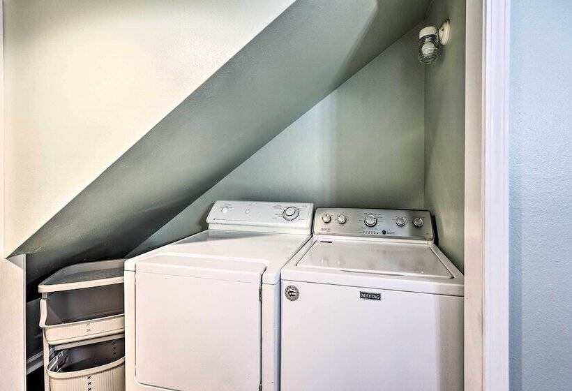 Tranquil Retreat W/ Dock On Lake Hamilton!