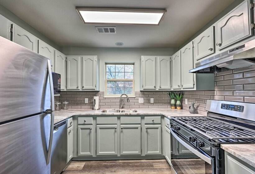 Tranquil Retreat W/ Dock On Lake Hamilton!