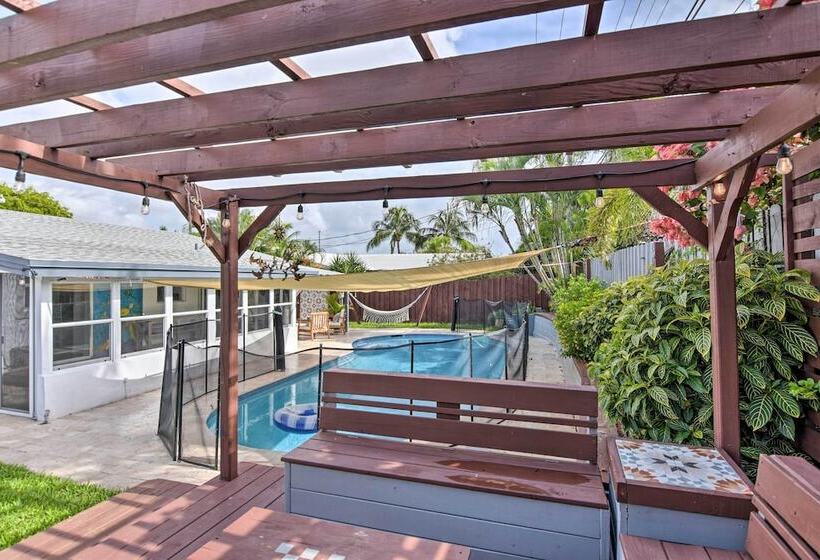 Tropical Home W/ Outdoor Oasis: 2 Mi To Beach