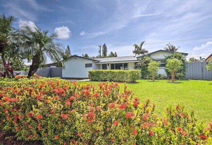 Tropical Home W/ Outdoor Oasis: 2 Mi To Beach