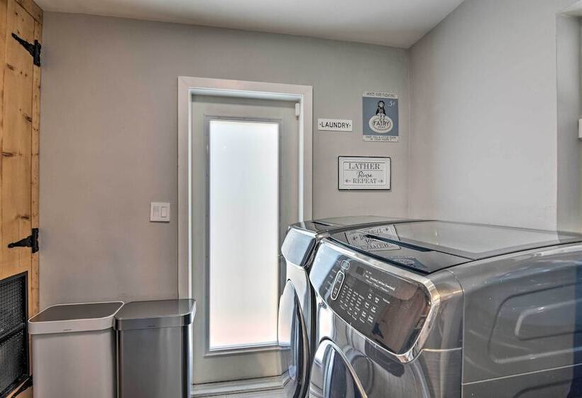 Tropical Home W/ Outdoor Oasis: 2 Mi To Beach