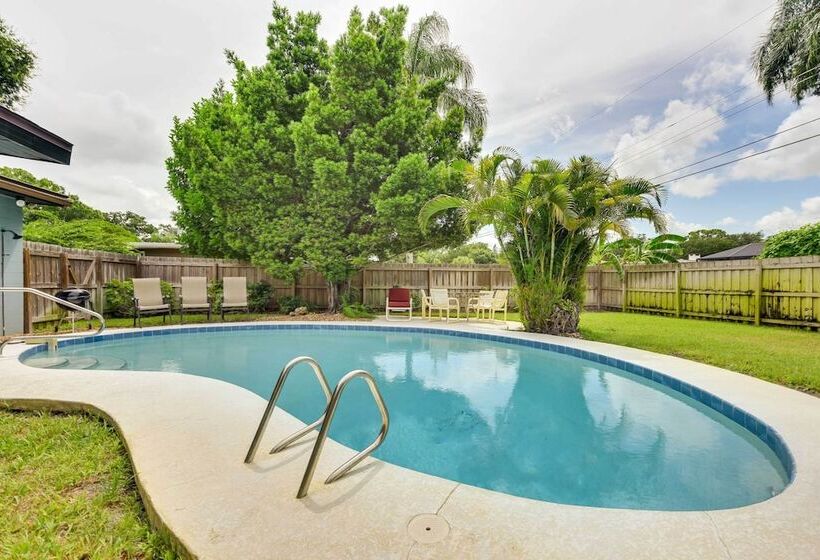 Uncle Louie S Gulf Coast Retreat W/ Outdoor Oasis!