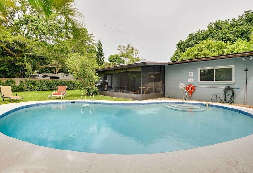 Uncle Louie S Gulf Coast Retreat W/ Outdoor Oasis!