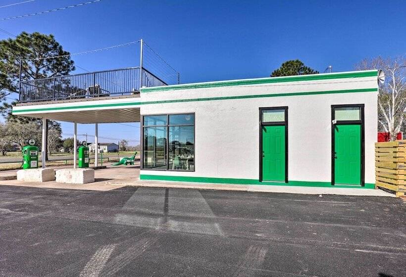 Unique Texas Home In Converted Gas Station!