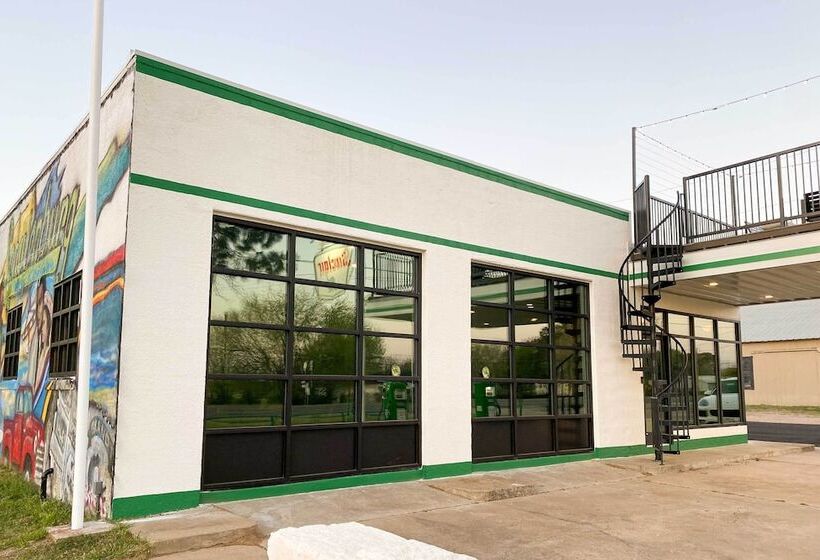 Unique Texas Home In Converted Gas Station!