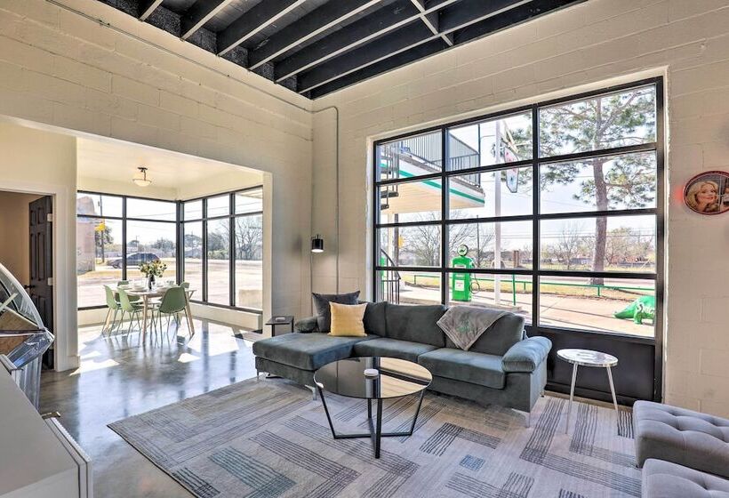 Unique Texas Home In Converted Gas Station!