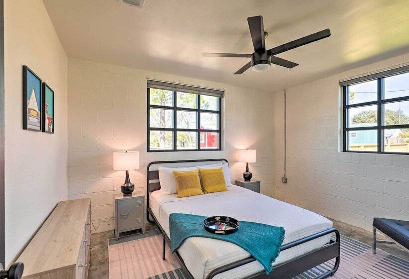 Unique Texas Home In Converted Gas Station!