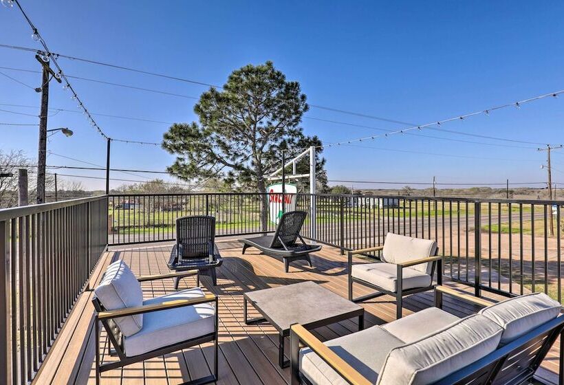 Unique Texas Home In Converted Gas Station!