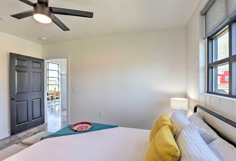 Unique Texas Home In Converted Gas Station!