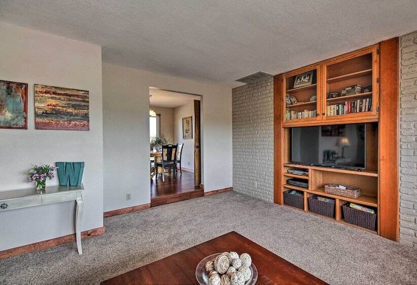 Updated Farmhouse W/ Deck On Central Oregon Canal!