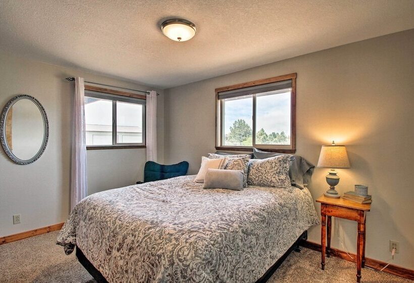 Updated Farmhouse W/ Deck On Central Oregon Canal!